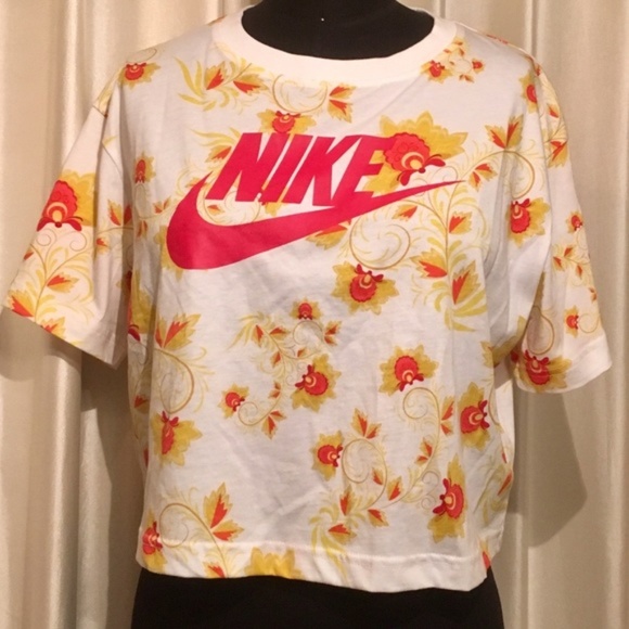 Nike Tops - 💫Nike floral crop top tee